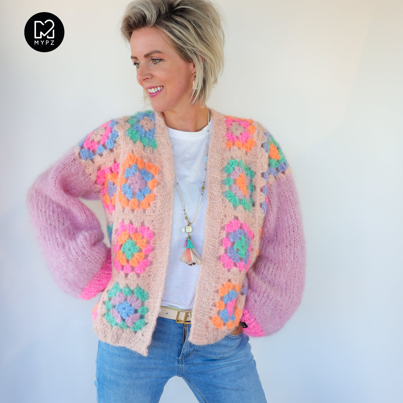 Häkelanleitung - MYPZ Granny square bomber cardigan Off White (ENG-NL-DE-ES)