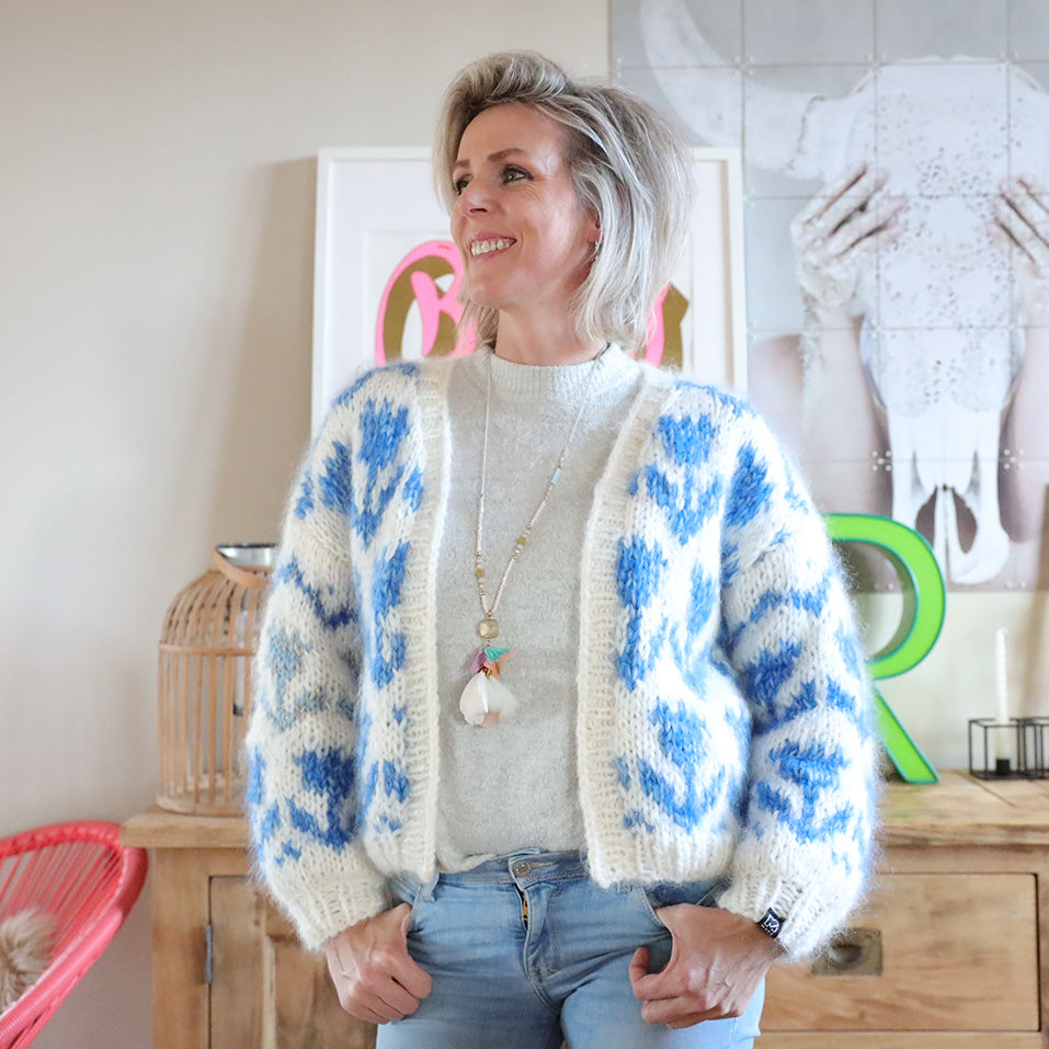 Knitting Pattern – MYPZ Chunky Bomber Cardigan Tulips Blue No.9 (ENG-NL-DE)