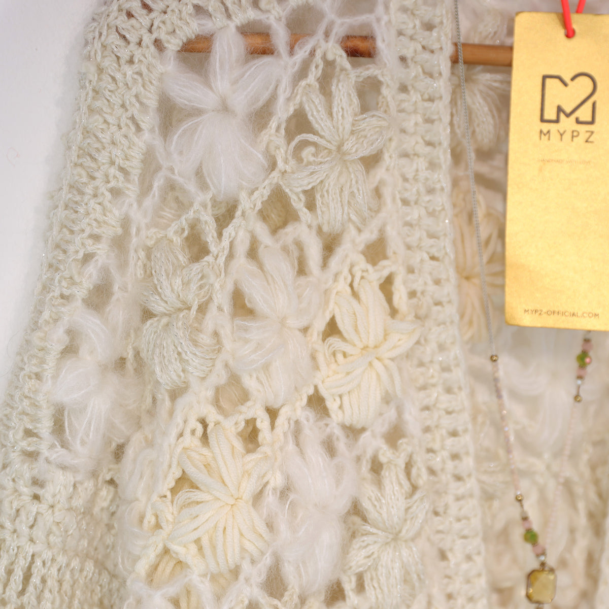 Häkelset - MYPZ kurzer Bomber-Cardigan Wildflower Off White (ENG-DE-NL-ES-FR-IT-DA-SV-NO)