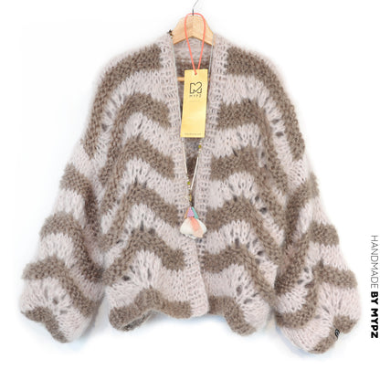 Strickanleitung – Kurze grob gestrickte Mohair-Strickjacke Stonies Wave Nr.12 (ENG-DE-NL-ES-FR-IT-DA-SV-NO)