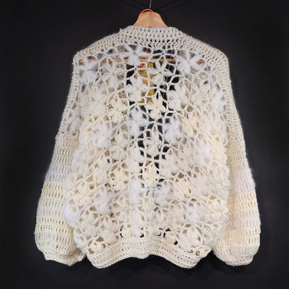 Häkelset - MYPZ kurzer Bomber-Cardigan Wildflower Off White (ENG-DE-NL-ES-FR-IT-DA-SV-NO)
