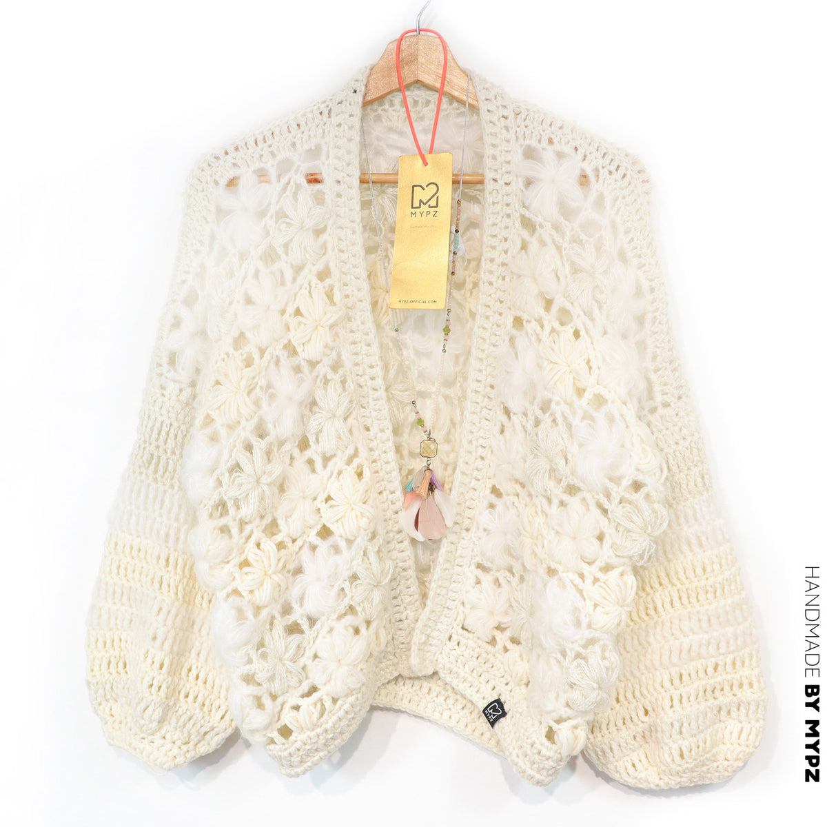 Häkelset - MYPZ kurzer Bomber-Cardigan Wildflower Off White (ENG-DE-NL-ES-FR-IT-DA-SV-NO)