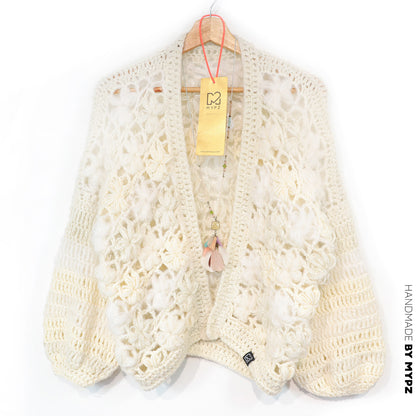 Häkelset - MYPZ kurzer Bomber-Cardigan Wildflower Off White (ENG-DE-NL-ES-FR-IT-DA-SV-NO)